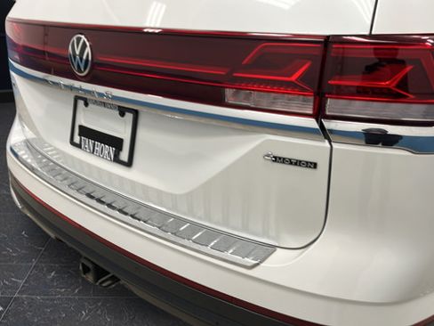 Used 2024 Volkswagen Atlas SEL AWD/4WD image 39