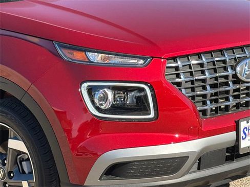 Certified 2025 Hyundai Venue Limited image 4