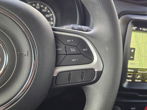 Used 2023 Jeep Renegade Latitude image 32