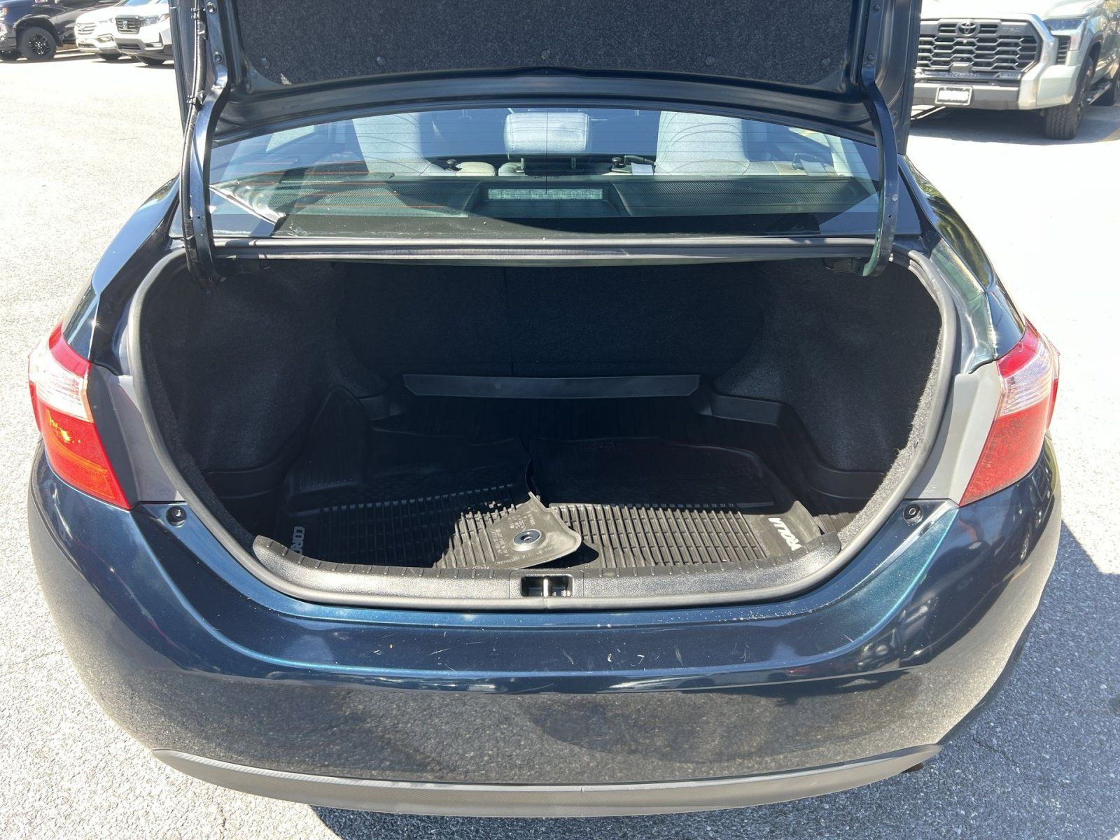 Used 2017 Toyota Corolla LE FWD image 23