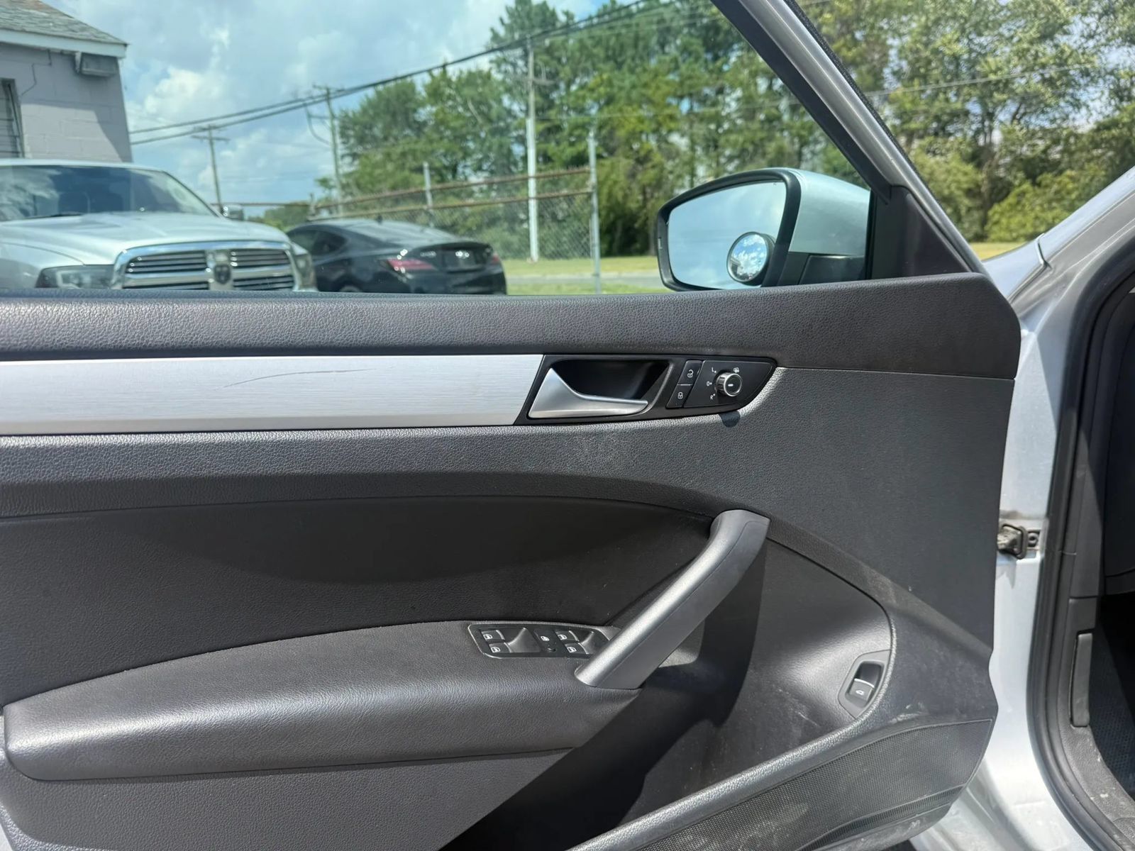 Used 2013 Volkswagen Passat 2.5 SE FWD image 16