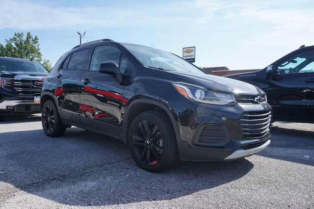 Used 2022 Chevrolet Trax LT w/ Redline Edition AWD/4WD image 2
