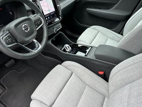 Used 2023 Volvo XC40 Recharge Ultimate image 9