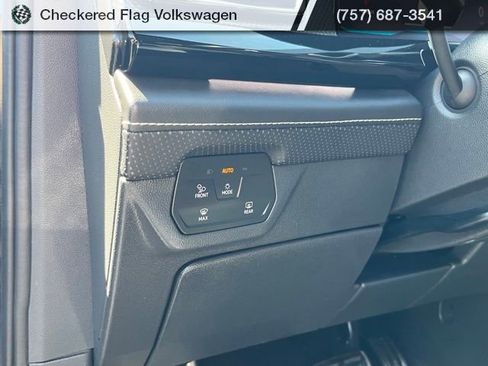 Used 2024 Volkswagen Atlas Cross Sport SEL Premium R-Line w/ Adventure Package AWD/4WD image 18