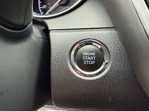 Used 2020 Toyota Camry LE w/ Convenience Package FWD image 33