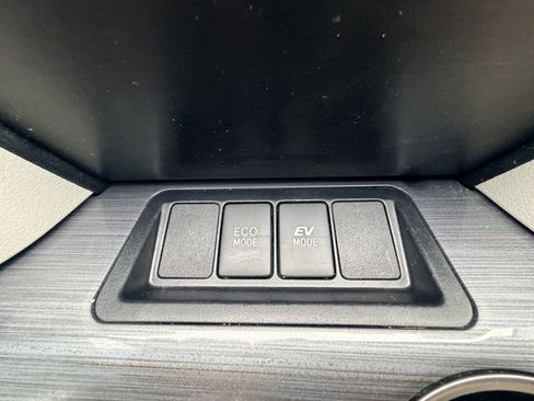 Used 2012 Toyota Camry LE FWD image 10