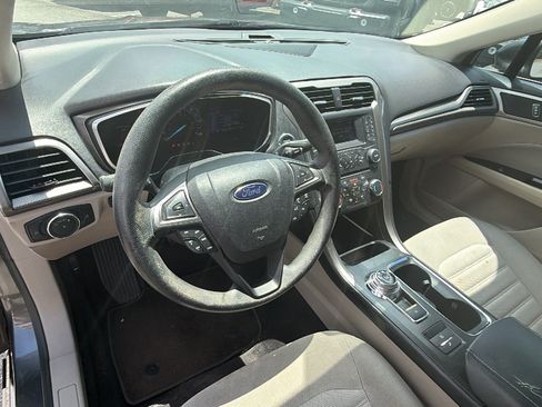 Used 2017 Ford Fusion SE FWD image 26