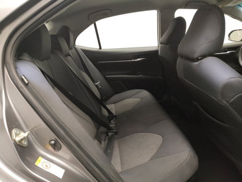 Used 2018 Toyota Camry LE FWD image 19