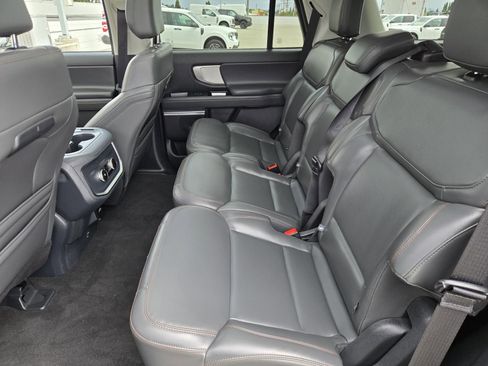 Used 2025 Ford Expedition Active AWD/4WD image 27