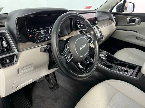 Used 2023 Kia Sorento EX w/ Panoramic Sunroof Package image 19