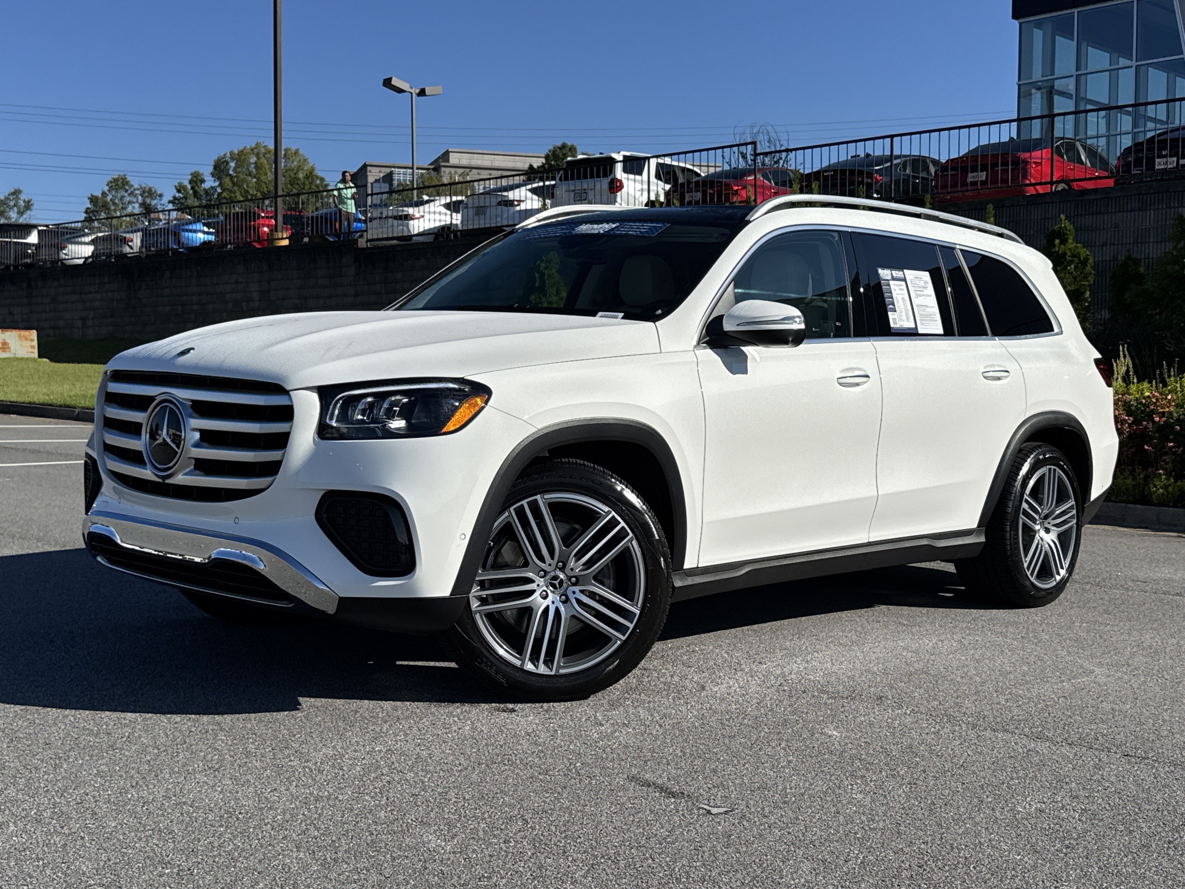 Used 2025 Mercedes-Benz GLS 450 4MATIC image 5