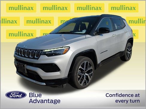 Used 2025 Jeep Compass Limited w/ Elite Group AWD/4WD image 2