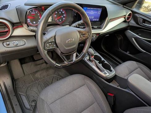 Used 2024 Chevrolet Trax RS w/ Sunroof Package image 10