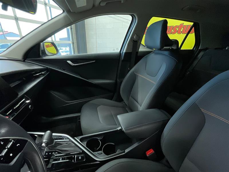 Used 2025 Kia Niro LX FWD image 12