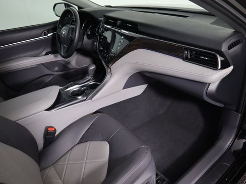 Used 2019 Toyota Camry XLE image 17
