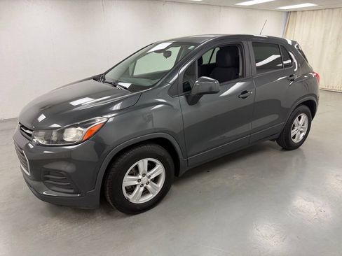 Used 2020 Chevrolet Trax LS FWD image 1