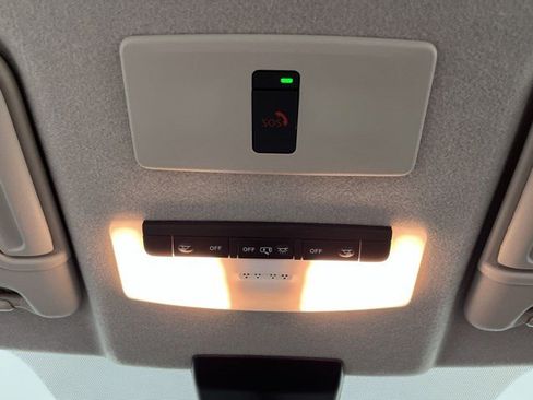 Used 2024 Nissan Kicks SR w/ SR Premium Package FWD image 29