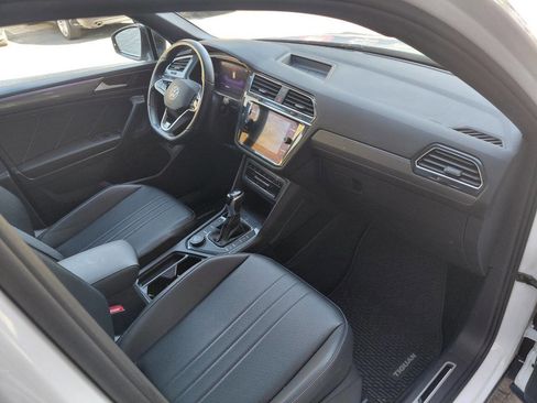 Used 2022 Volkswagen Tiguan SE R-Line image 8
