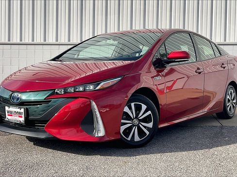 Used 2019 Toyota Prius Prime Premium image 2