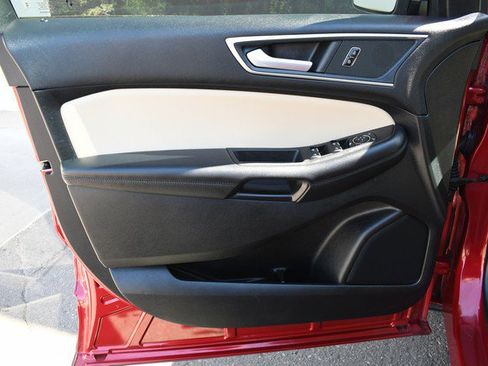 Used 2024 Ford Edge SEL w/ Convenience Package image 13