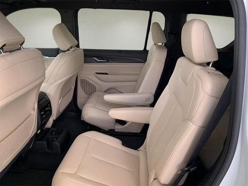 New 2025 Jeep Grand Cherokee L Limited w/ Luxury Tech Group II image 21