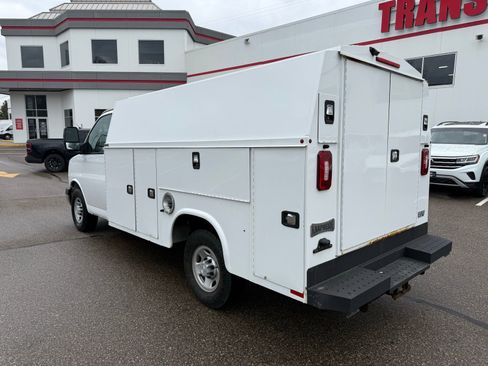 Used 2018 Chevrolet Express 3500 w/ Power Convenience Package RWD image 3