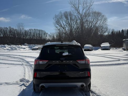 Used 2022 Ford Escape Titanium w/ Titanium Elite Package image 4