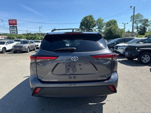Used 2023 Toyota Highlander XLE AWD/4WD image 6