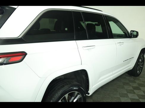 Used 2022 Jeep Grand Cherokee Overland w/ Luxury Tech Group IV image 21