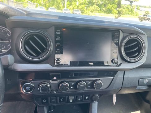 Used 2021 Toyota Tacoma TRD Off-Road w/ Technology Package image 17