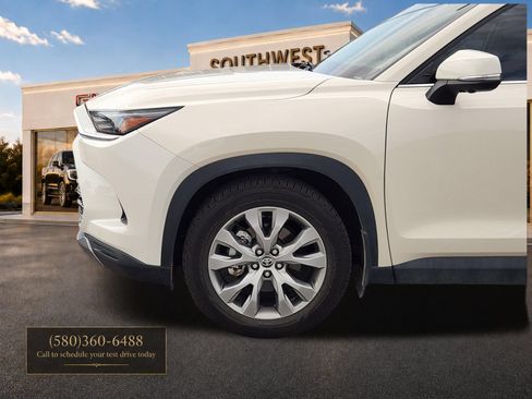 Used 2024 Toyota Grand Highlander FWD image 9
