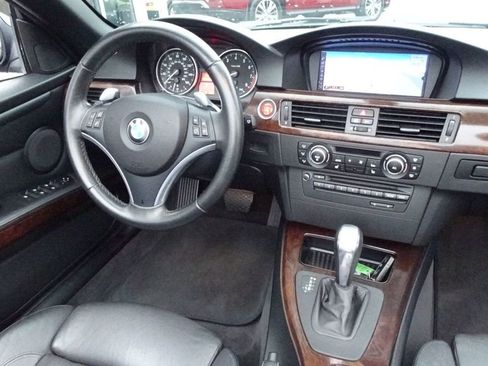 Used 2010 BMW 335i Convertible image 21