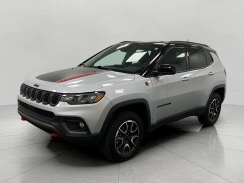 Used 2025 Jeep Compass Trailhawk AWD/4WD image 9