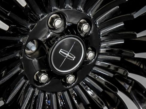 Used 2020 Lincoln Navigator Black Label w/ Cargo Convenience Package image 57