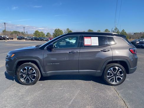 Used 2022 Jeep Compass Limited image 4