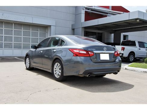 Used 2017 Nissan Altima 2.5 S w/ Power Driver Seat Package FWD image 3