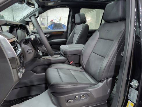 Used 2026 GMC Yukon Denali w/ Sun & Power Step Package image 7