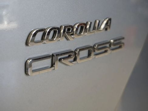 Used 2025 Toyota Corolla Cross LE FWD image 23