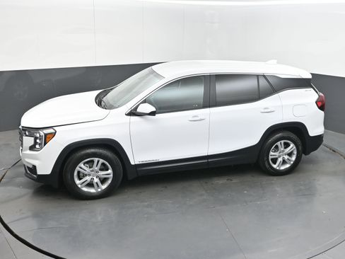 Used 2024 GMC Terrain SLE FWD image 34