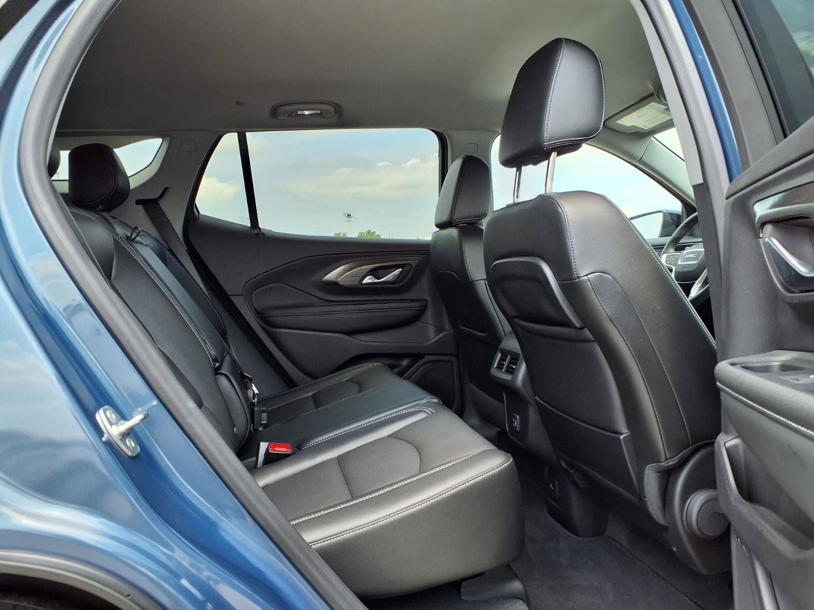 Used 2024 GMC Terrain SLT w/ Elevation Edition FWD image 32