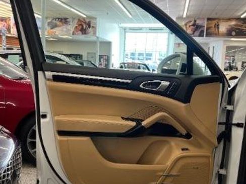 Used 2017 Porsche Cayenne S Platinum w/ Premium Package Plus (Pjy) AWD/4WD image 31