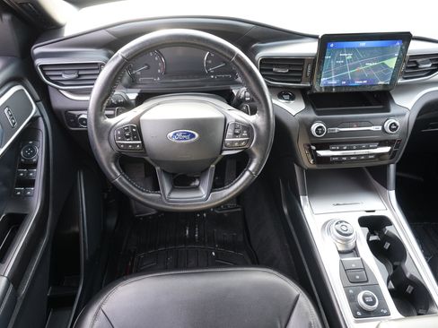 Used 2020 Ford Explorer XLT w/ Equipment Group 202A image 22