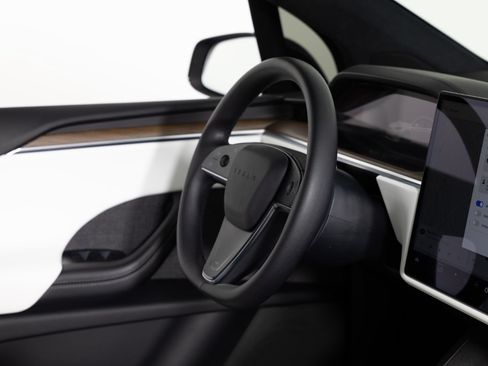 Used 2023 Tesla Model X AWD/4WD image 28