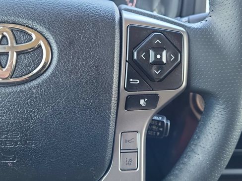 Used 2022 Toyota 4Runner SR5 AWD/4WD image 25