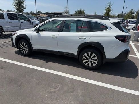 Used 2025 Subaru Outback AWD/4WD image 2
