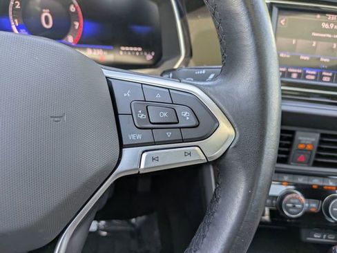 Certified 2024 Volkswagen Jetta SE w/ Panoramic Sunroof Package FWD image 27