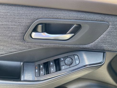 Used 2021 Nissan Rogue SV image 18