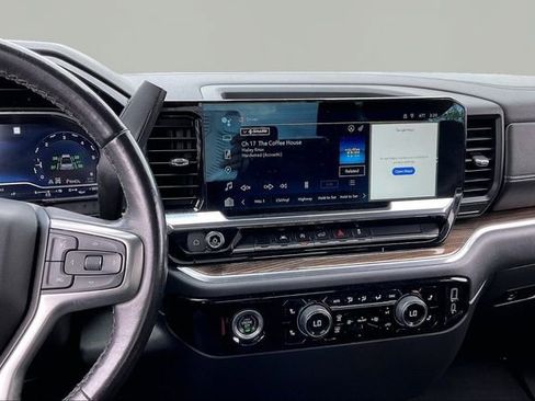 Used 2022 Chevrolet Silverado 1500 LT AWD/4WD image 9