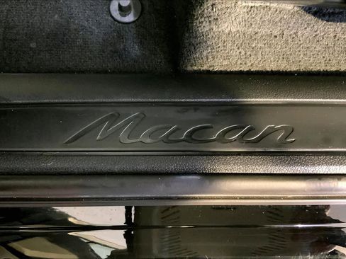 Used 2024 Porsche Macan image 19