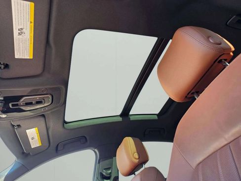 Used 2022 Audi e-tron Premium Plus w/ Premium Plus Package image 41